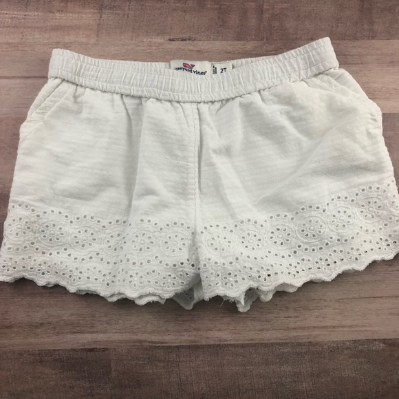 Vineyard Vines Other - 2T VINEYARD VINES white eyelet shorts